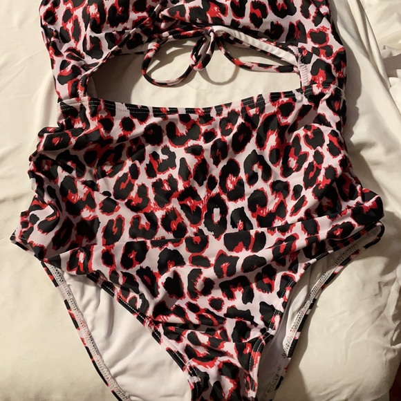 Black and red 1pc cutout swimsuit S - Picture 6 of 6
